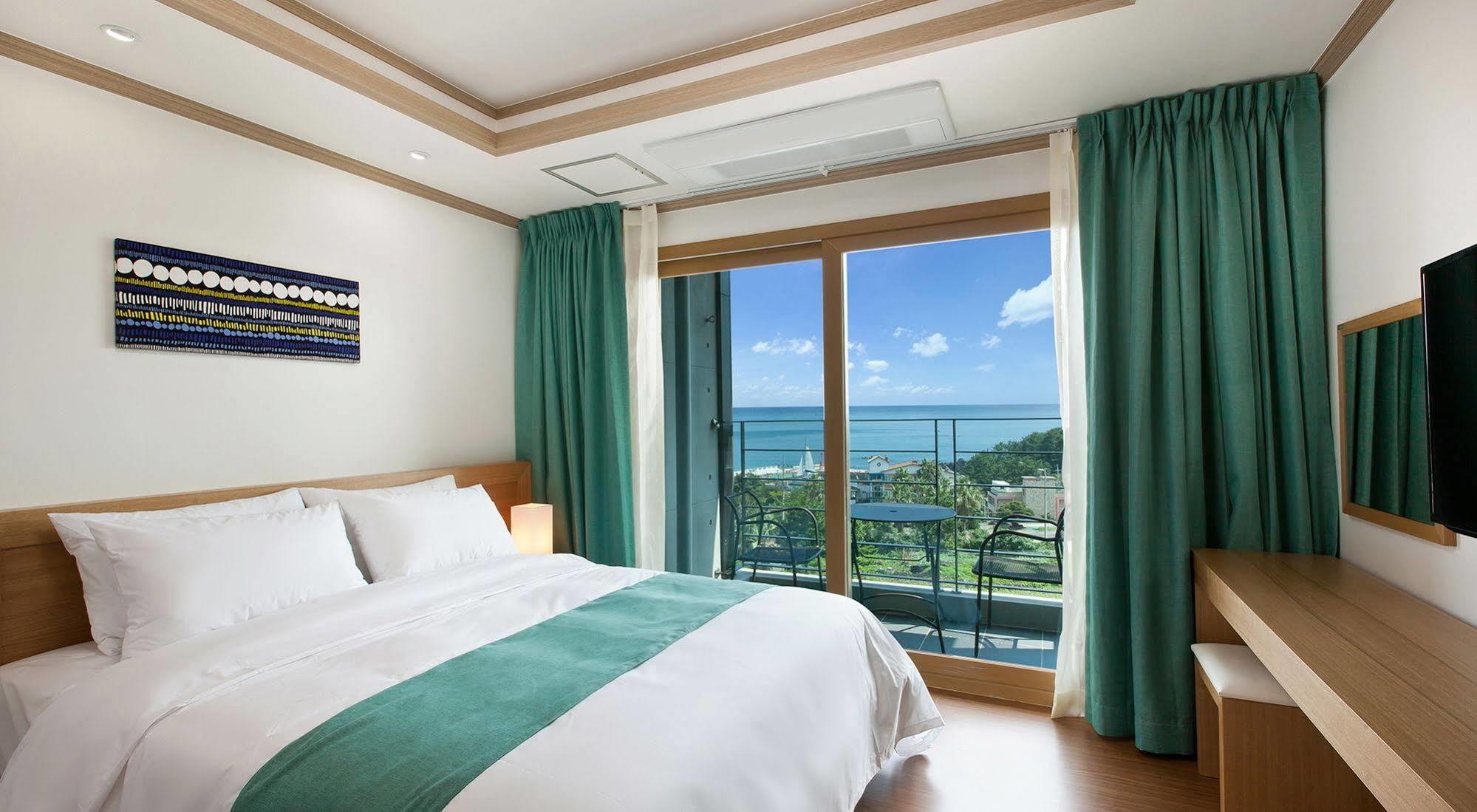 Familia Hotel Seogwipo Exterior photo