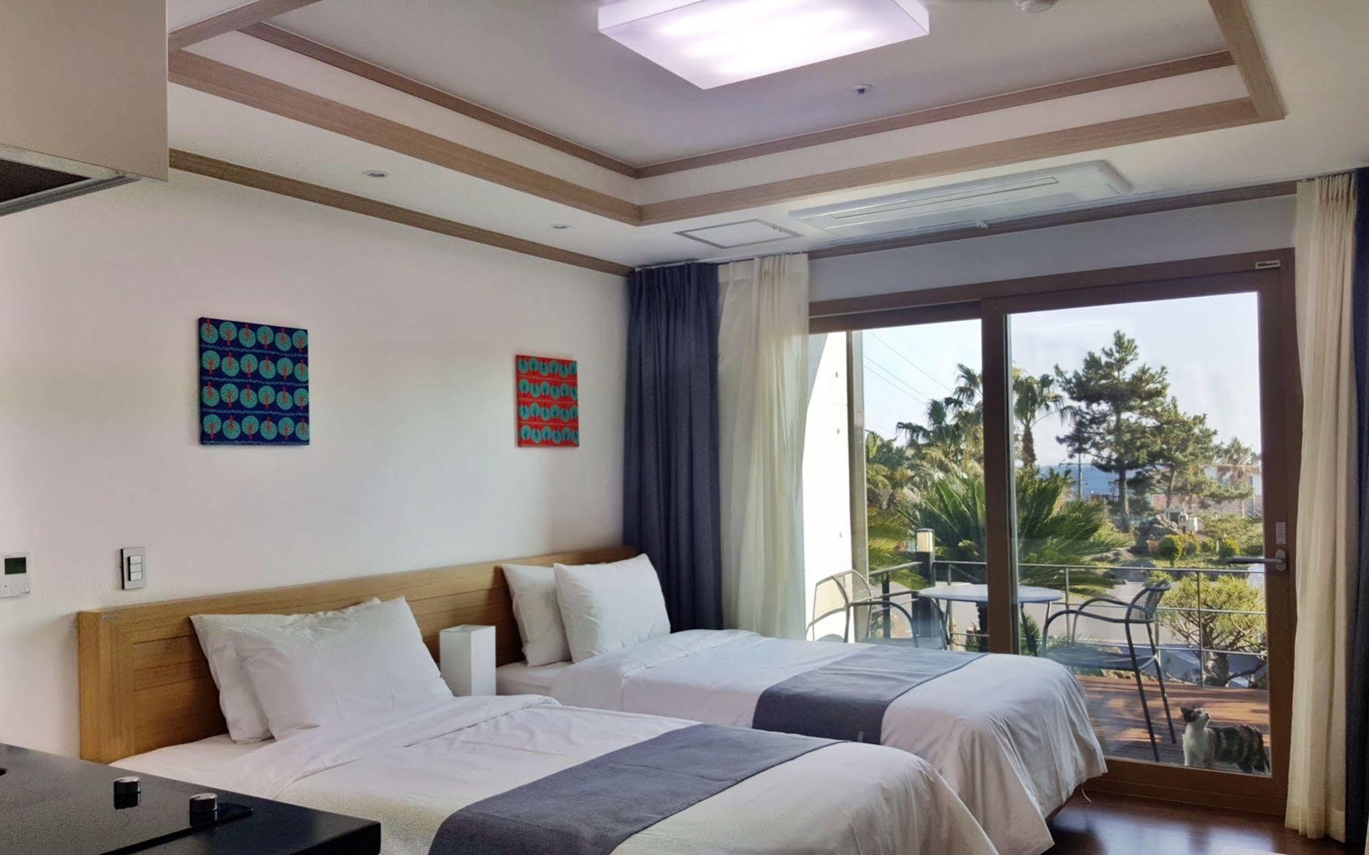 Familia Hotel Seogwipo Exterior photo