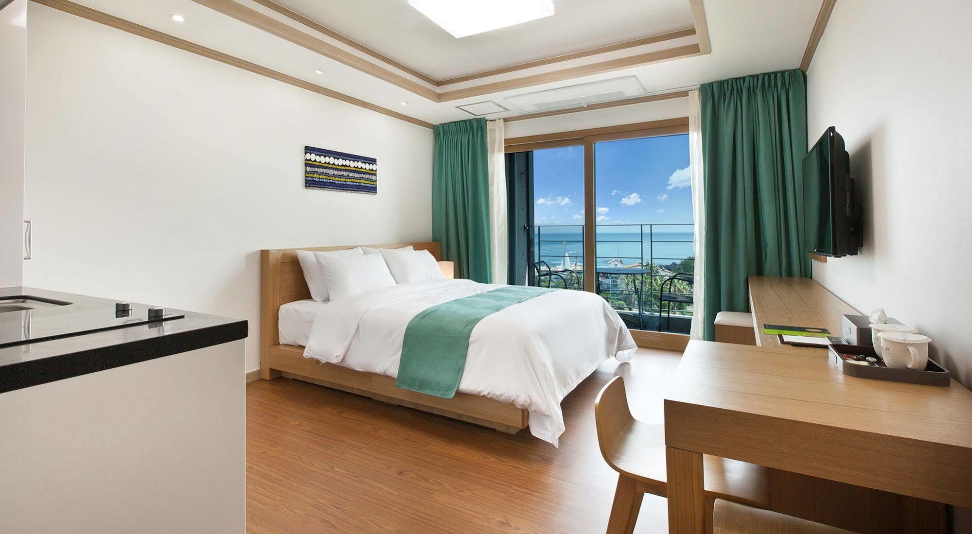 Familia Hotel Seogwipo Exterior photo